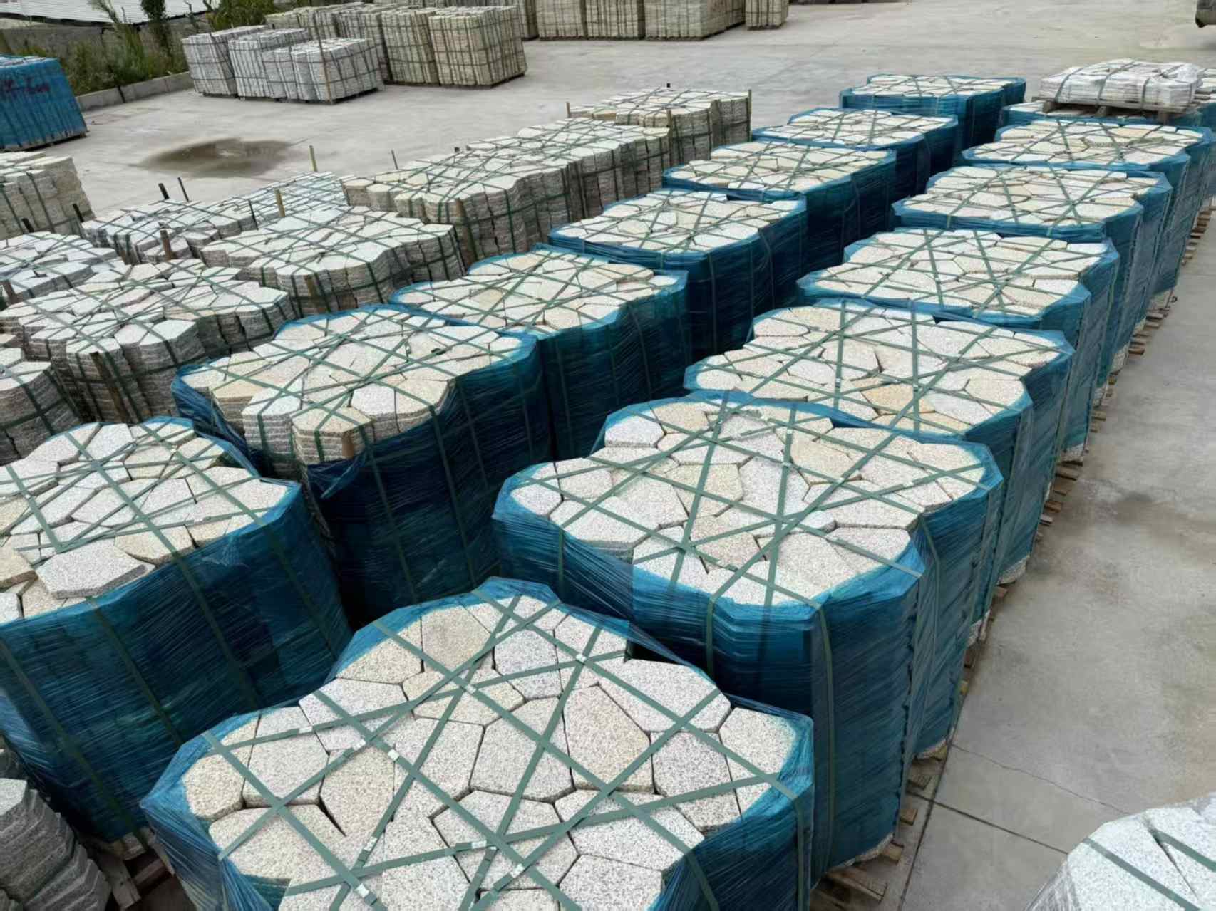 鄂尔多斯黄金麻冰裂纹 碎拼
