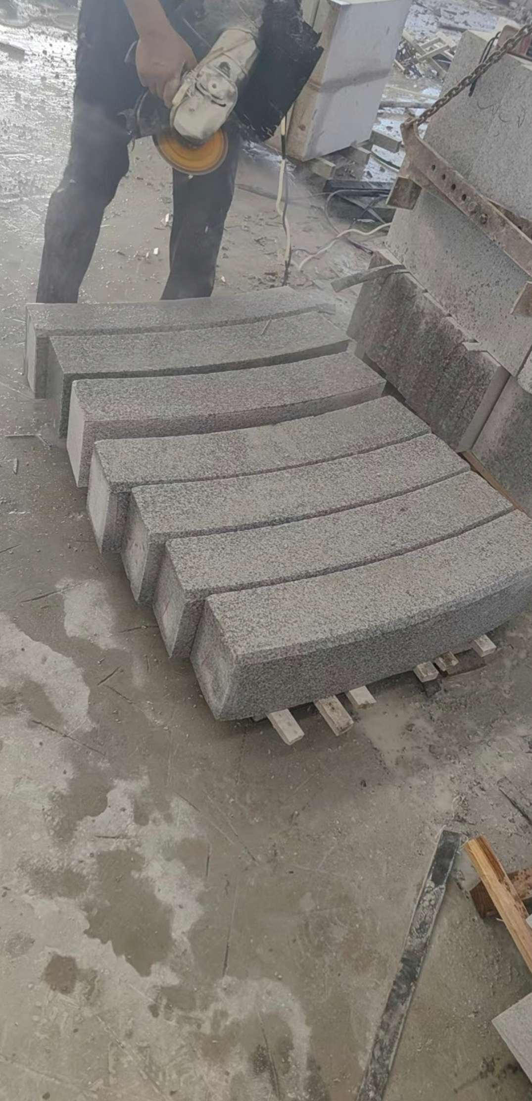鄂尔多斯芝麻白弧形路牙石