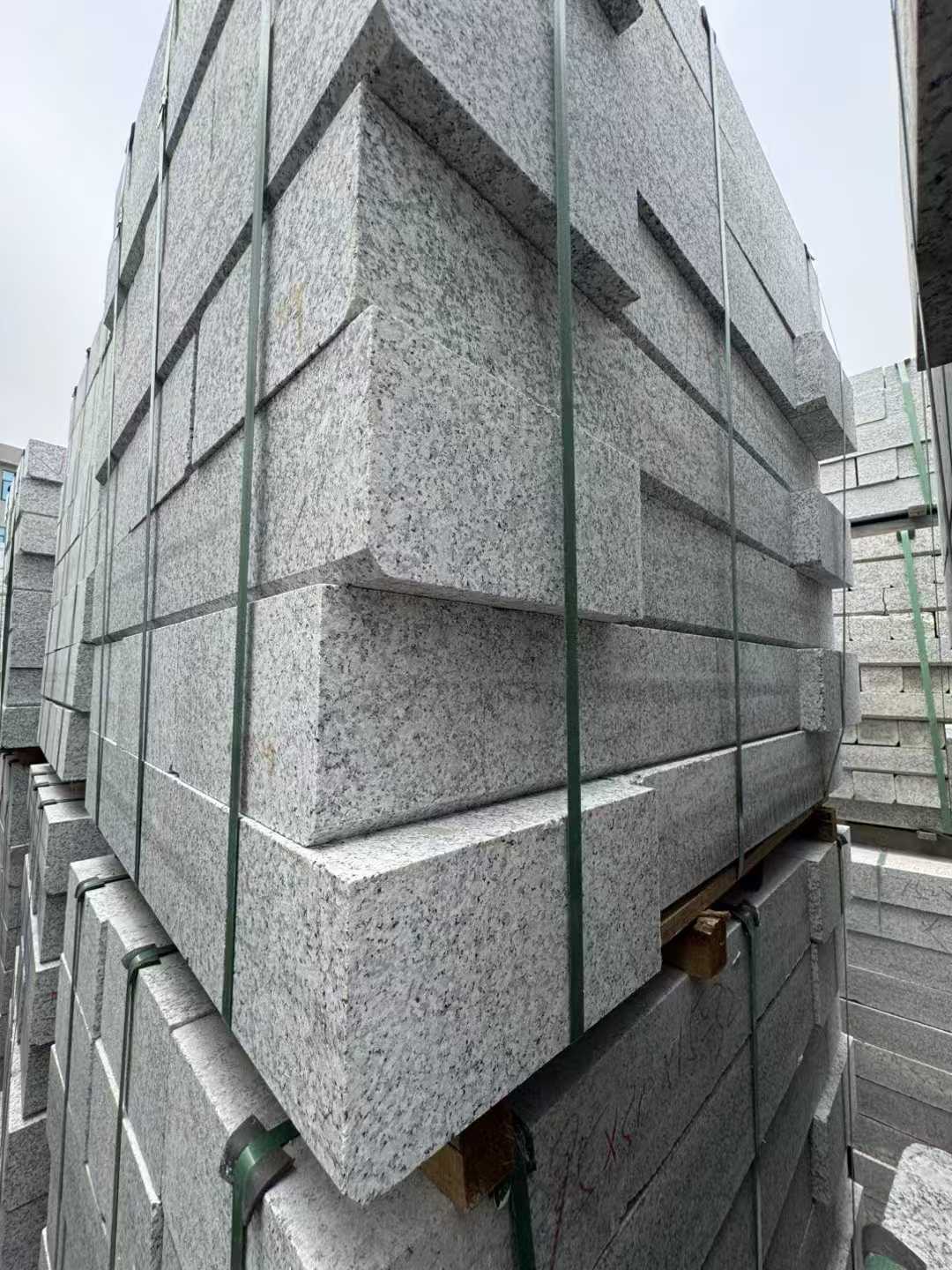 鄂尔多斯芝麻白路牙石 马路牙子