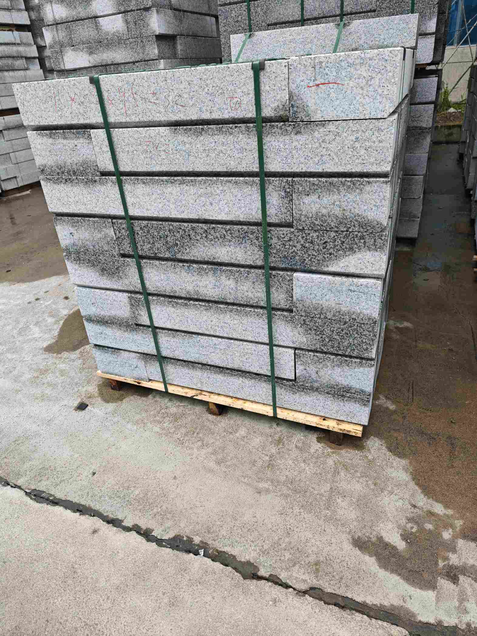 鄂尔多斯芙蓉白路牙石，马路牙子