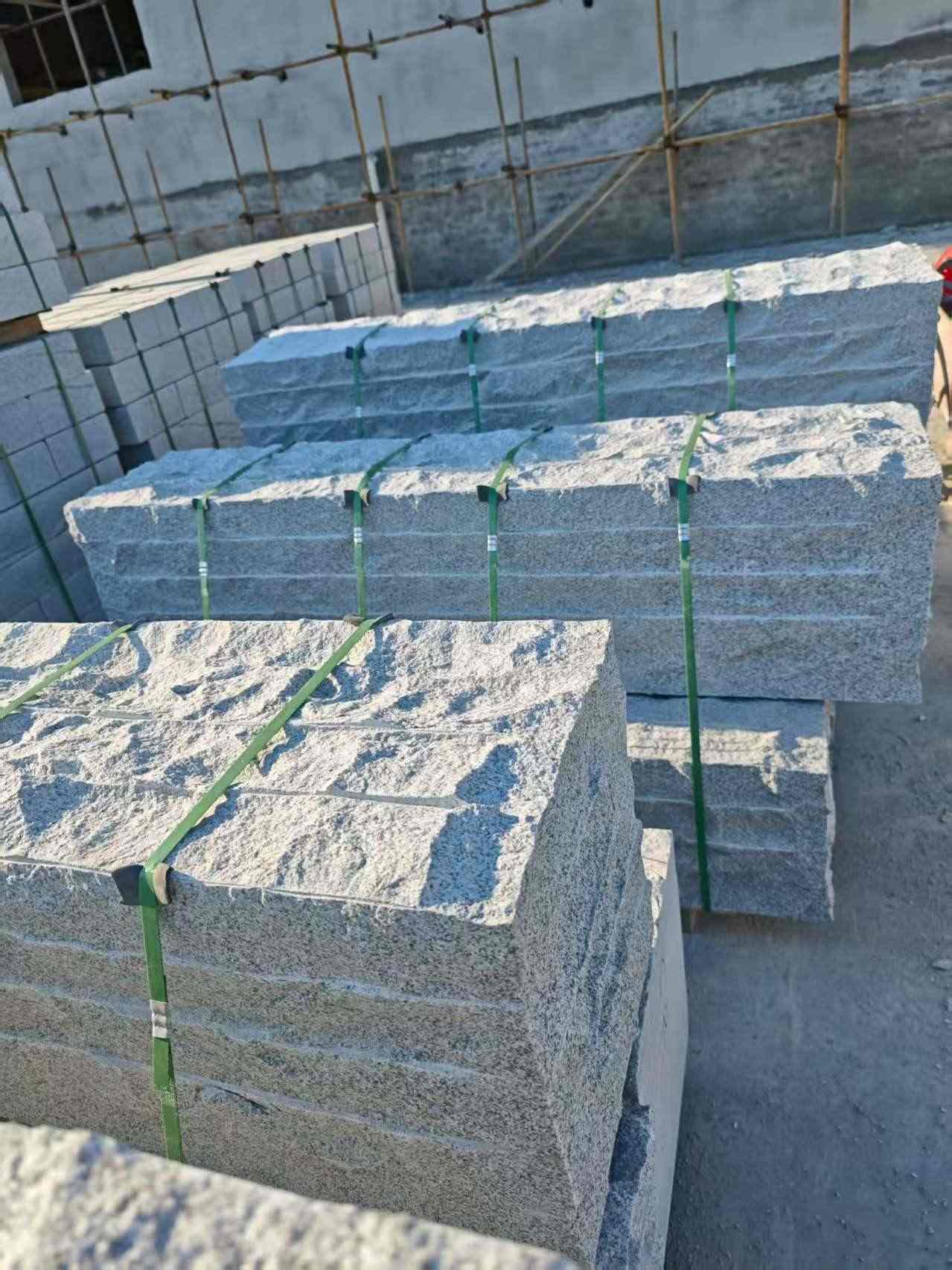 鄂尔多斯芝麻白自然面整石 坐凳