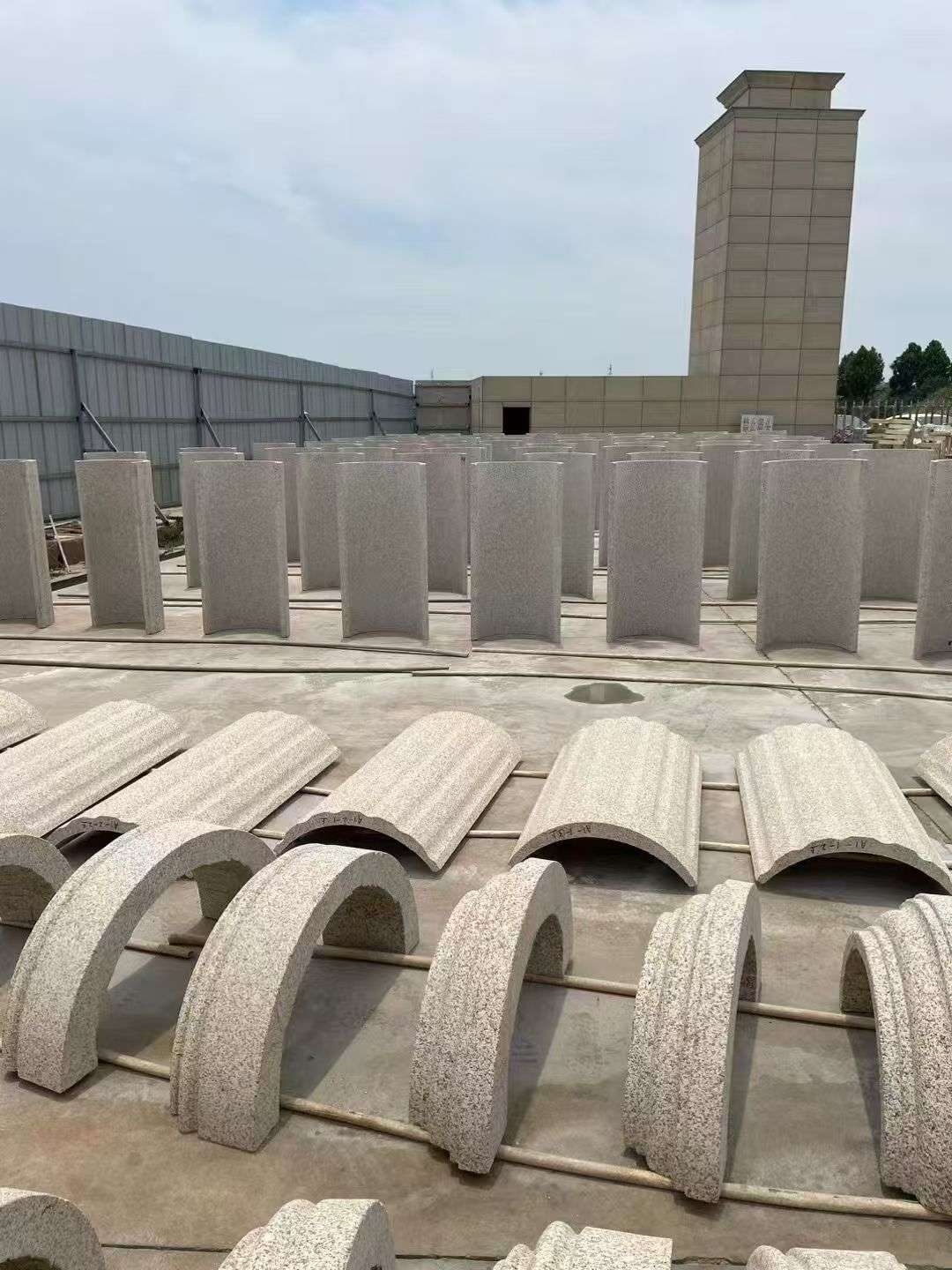 鄂尔多斯黄金麻别墅柱皮 异形 线条定制